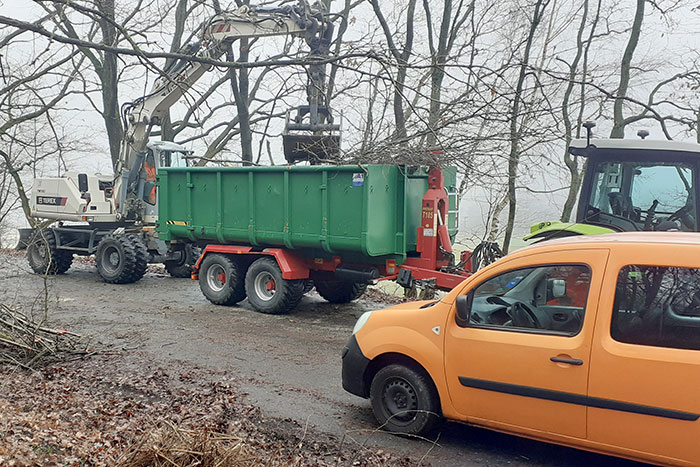 Baumschnittarbeiten am Radweg Karrenberg