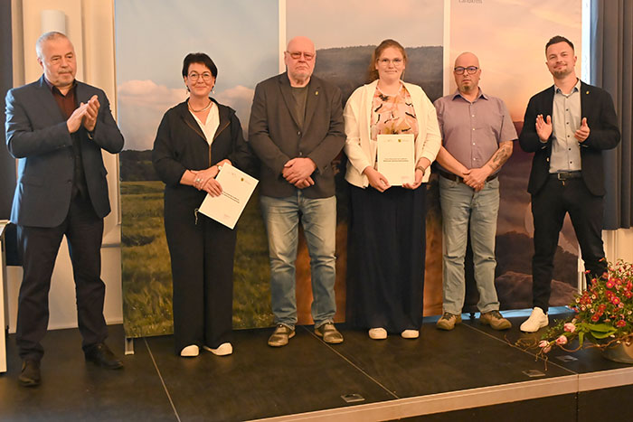 Landrat Michael Geisler und Bürgermeister Alexander Sachse mit den Vereinen Landrat Michael Geisler und Bürgermeister Alexander Sachse mit den Vereinen