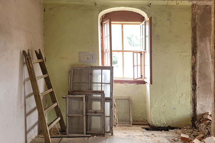 Neues Fenster im Gesindehaus