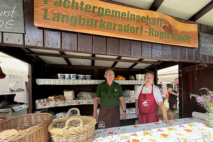 Verkaufsstand mit Wildgerichten