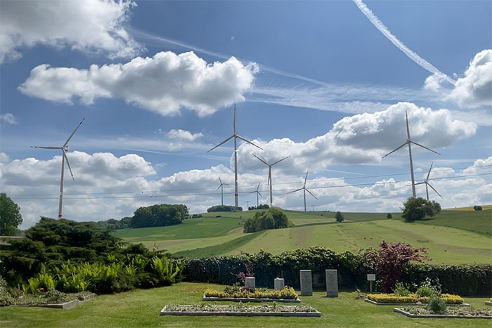 Blick vom Weg neben der Kirche Rückersdorf